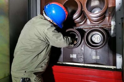 110千伏南坪變電站內開關柜母線室放電隱患缺陷