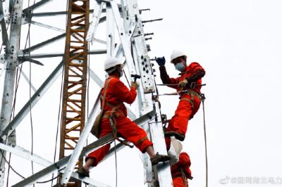加緊施工，確保鄉鎮電網“強筋壯骨”