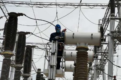 更換開關線夾  更改保護定值   檢查二次回路