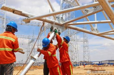 神木750千伏變電站構架吊裝提前告捷
