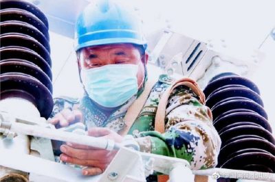 35千伏變電站進行消缺作業