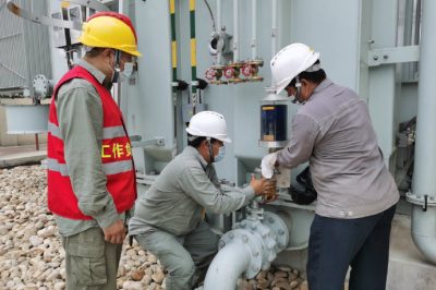 更換主變三相本體呼吸器的矽膠