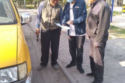 向小朋友們耐心講解安全用電知識以及生活中如何預防觸電傷害