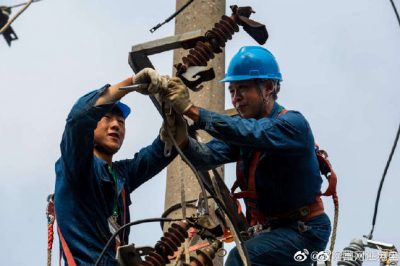 更換老舊電桿、柱上開關(guān)、配變刀閘熔斷器