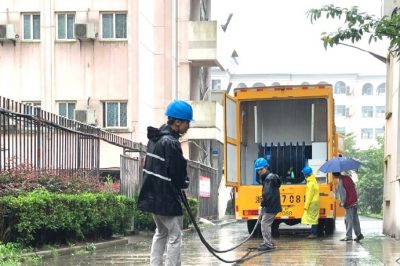 利用發電車為中考學子保電