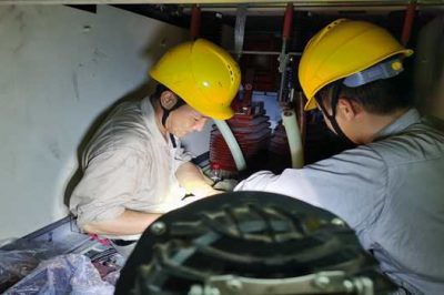 “零點作業”除隱患 補強電網迎夏峰