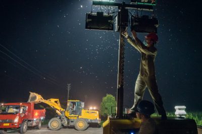 堤防加固應急照明，供電員工得到“大紅包”