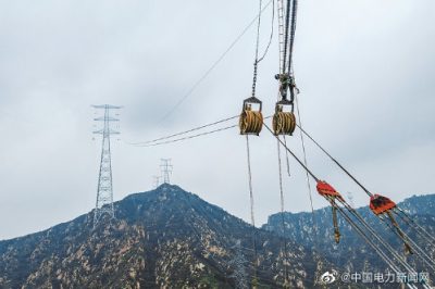 雄安1000千伏特高壓輸變電工程圓滿完成烏龍溝跨越全部導線展放
