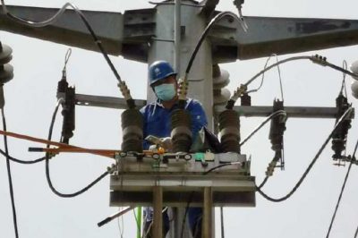 高考保電巡視忙，助力學子創佳績。