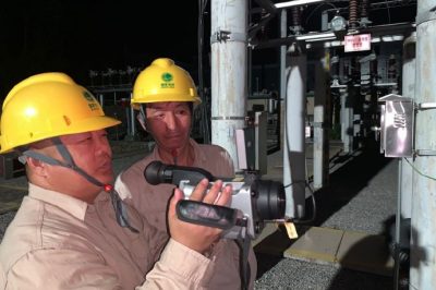 國網銅山區供電公司夜巡測溫保電網安全度夏