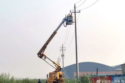 帶電加裝避雷器 保障供電更穩定