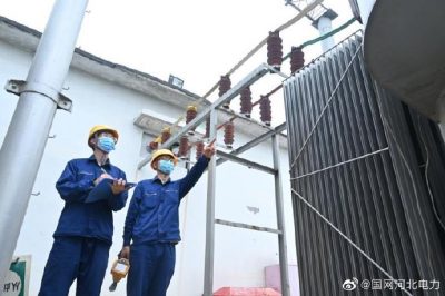 城關35千伏變電站開展雨后巡視