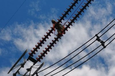 緊急消除了500千伏三江Ⅱ線(xiàn)54號(hào)塔中相大號(hào)側(cè)導(dǎo)線(xiàn)引流板螺栓異常發(fā)熱缺陷