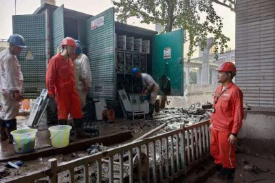 洪峰過境主城25支搶修隊(duì)伍24小時(shí)不間斷搶修復(fù)電