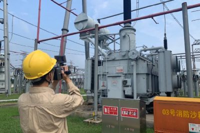 在上黨變電站開展主變壓器、二次設(shè)備室等區(qū)域的紅外測溫工作