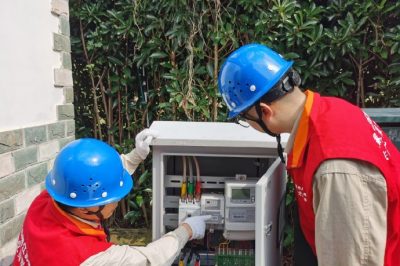 開展供電設備巡視??力保“雙節”用電安全