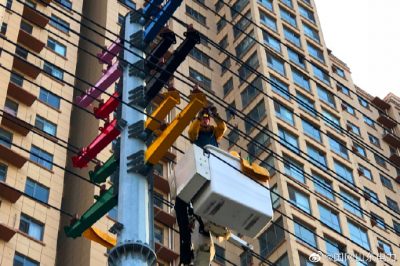 10千伏南環北線28號桿進行帶電安裝接地掛環工作