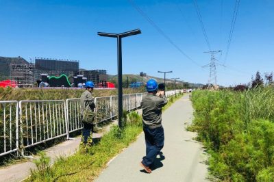 對米村鎮網紅路10千伏線路進行夜間巡視