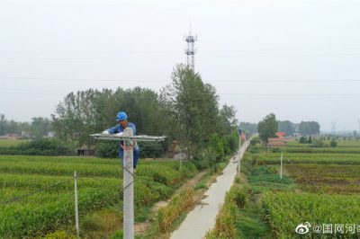 完成薛湖鎮侯樓村5G基站400伏“轉改直”供電線路立桿工作