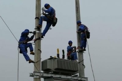 國網(wǎng)無極縣供電公司簡化流程、提速進度，確保企業(yè)盡早用電