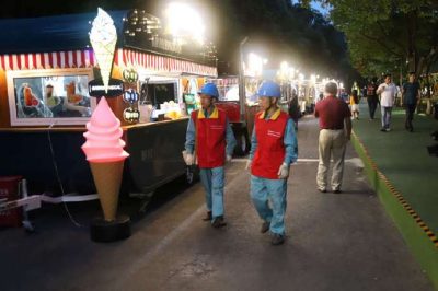 國網寧波市鄞州區供電公司來到夜貓子夜市進行用電量檢查工作