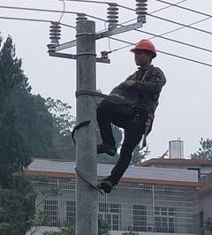 在10千伏法高線新澤#2變臺區進行負荷調整及隱患整改工作