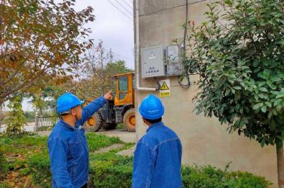 現場為用戶辦理光伏發電接入手續