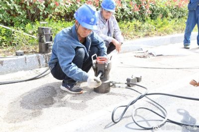 加緊開展110千伏歌爾線線路架設工作
