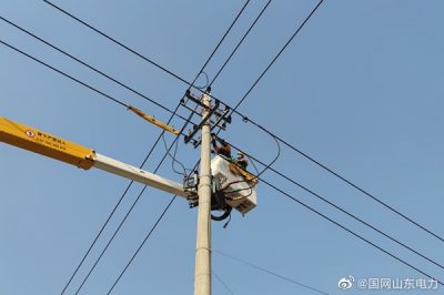 在10千伏餐具線4號(hào)桿處帶負(fù)荷更換智能化線路開關(guān)一臺(tái)