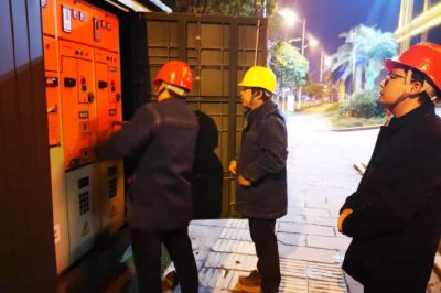 對10千伏桐工線一號環網柜更換電纜的搶修作業進行安全督導