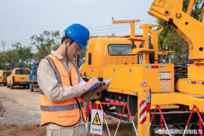完成10千伏藍霞線、10千伏秣吉線等三條線路的桿線下地工作
