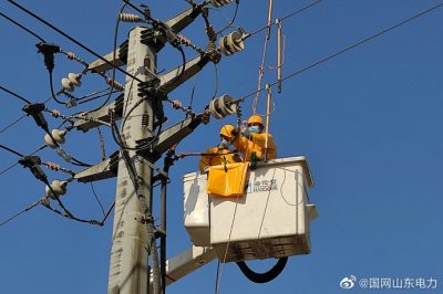 夏邱鎮溪家村10千伏華磊線1號鐵塔緊急帶電處理弓子線斷線缺陷