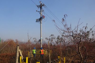 在10千伏松崮線145號桿安裝分段開關