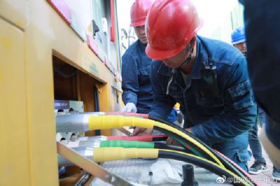 開展移動箱變車作業