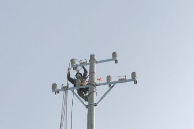 對110千伏淮鎮站10千伏新建線路架設導線