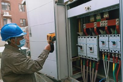 對興港小區供電設備進行紅外測溫