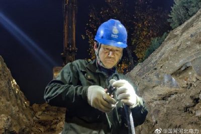 搶修受損電纜，及時恢復供電