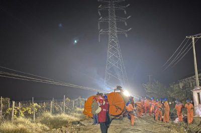 南沿江鐵路常州段上跨京滬高鐵兩條220千伏高壓線路遷改后順利通電