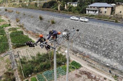 對巖泉街道薄岸村的高壓線路、設備進行缺陷查找