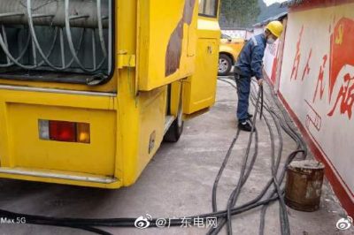 開展《黨員“亮身份”，三排電幫手電亮“藝術節”》主題黨日活動