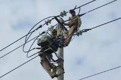 對前鋒鎮10千伏淮勝線2臺高壓開關進行更換