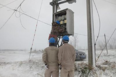 國網漣水縣供電公司五港供電所孫莊配變發生故障
