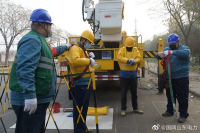 10千伏坡李線帶電更換隔離開關作業