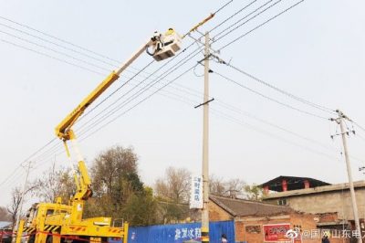 對齊家村4號臺區支線1號桿實施帶電作業