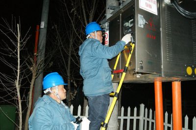 對服務區內高負荷線路設備開展夜間特巡