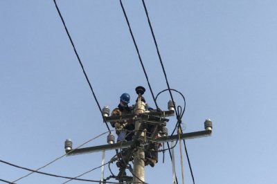 對10千伏城閘線更換橫擔