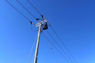 在石玻5713線進行線路檢修