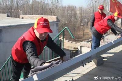 國網邢臺市任澤區供電公司開展變壓器增容帶電作業