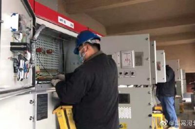對35千伏礦區站10千伏開關柜實施大修技改作業