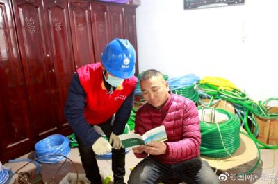 到轄區農戶家中進行“煤改電”安全用電宣傳